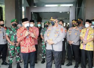 Gubernur Rohidin Tinjau Vaksinasi Massal Serentak se Indonesia
