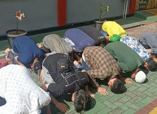 Warga Binaan Rutan Bengkulu Sujud Syukur Terima Asimilasi