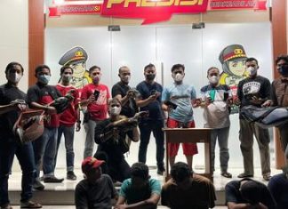 Oknum Pensiunan PNS dan 4 Rekannya Ditangkap Polisi Saat Sambung Ayam