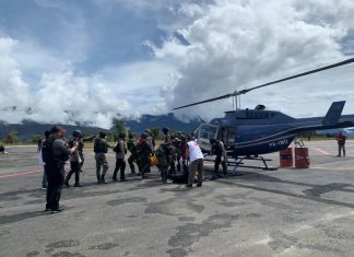 Ops Damai Cartenz Berhasil Evakuasi 8 Korban Penembakan KKB