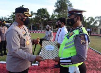 Kapolres Mukomuko Beri Reward 26 Anggota dan ASN Polri Apresiasi Keberhasilan Tugas