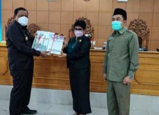Bupati Bengkulu Utara Sampaikan Nota Pengantar LKPJ 2021 Melalui Paripurna DPRD