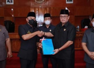 Pemerintah Kabupaten Bengkulu Selatan bersama dengan DPRD melaksanakan rapat paripurna