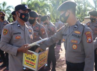 Program Senin Berbagi, Anggota Polres Mukomuko Sisihkan Rezekinya Untuk Masyarakat