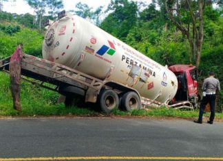 Rantai Towing Putus, Truk Tangki LPG Nyungsep