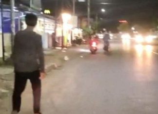 Pria muda diduga depresi sempat direkam salah seorang pengendara motor