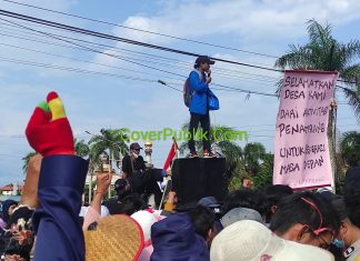 Mahasiswa dan Masyarakat Menggelar Aksi Unjuk Rasa di Depan Kantor Pemprov Bengkulu