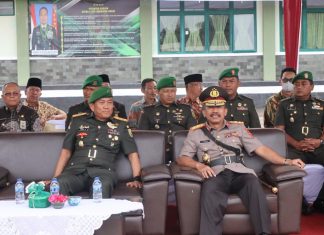Sinergitas TNI/Polri, Kapolda Bengkulu Hadiri Sertijab Danbrigif 8/GC Kapolda Bengkulu Irjen Pol Drs Agung Wicaksono, M.Si, didampingi Ibu Ketua Bhayangkari kemarin Selasa (26/07) mengikuti kegiatan Upacara Serah Terima Jabatan Danbrigif 8/GC