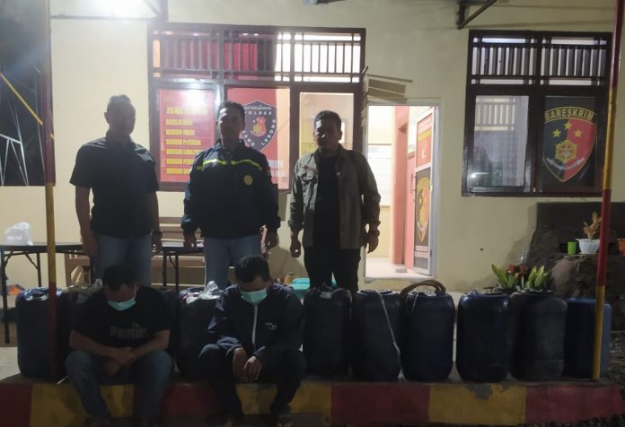 Dua Pria Pengunjal BBM Diciduk Polisi