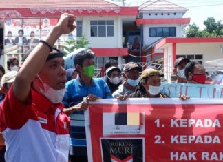 Diduga Penuh Rekayasa, Garda Rafflesia Minta APH Periksa Proses Lelang Puskesmas Pondok Suguh Garda rafflesia Demo Tuntuh APH Usut Lelang Poyek di Dinkes Mukomuko Puskesmas Pondok Suguh