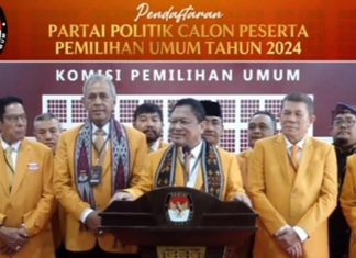 Daftar Ke KPU RI, HANURA Bawa Cindera Mata Merah Putih dari Bengkulu Ketua Hanura saat daftarkan ke kpu RI