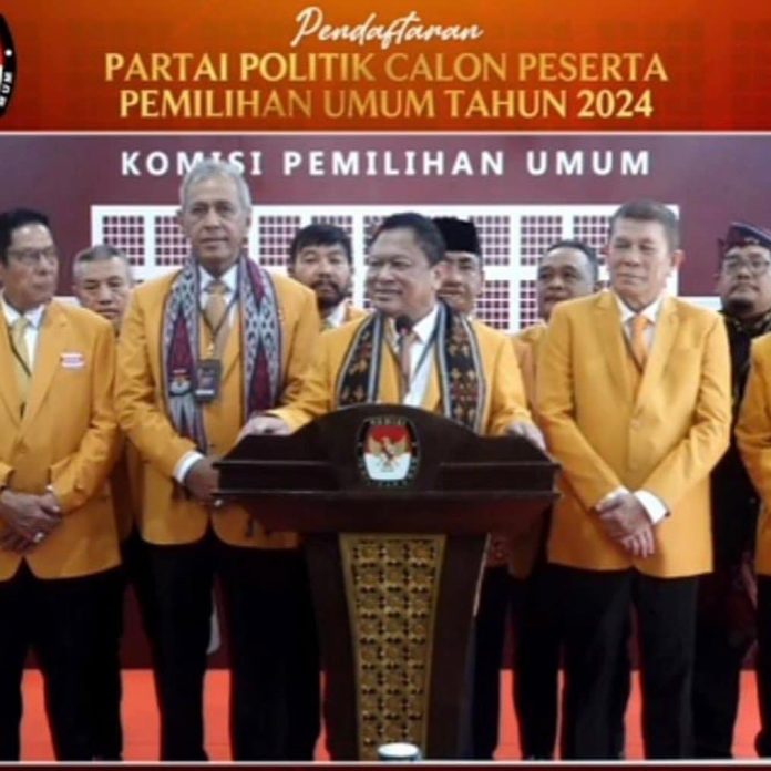 Ketua Hanura saat daftarkan ke kpu RI