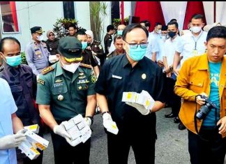 Ketua DPRD Barli Halim Hadiri Pemusnahan Barang Bukti di Kejaksaan Negeri BS Ketua DPRD Bs Ikut Musnahkan Barang Bukti di Kejari