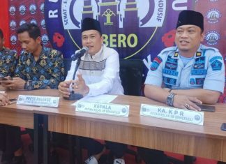 Baru Dua Hari di Rutan, Terdakwa Kasus Proyek Sutet Meninggal Dunia Konferensi Pers Bersama Karutan Kelas IIB Bengkulu pasca meninggalnya tahanan