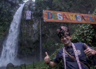 Masuk 50 Besar ADWI, Desa Wisata Belitar Seberang Bengkulu Diminta Fokus pada Wisata Alam SANDIAGA UNO SAAT KE DESA WISATA BELITAR SEBERANG BENGKULU DOK MENPAREKRAF