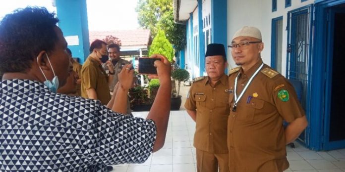 Yudi Susanda saat Diwawancarai Wartawan
