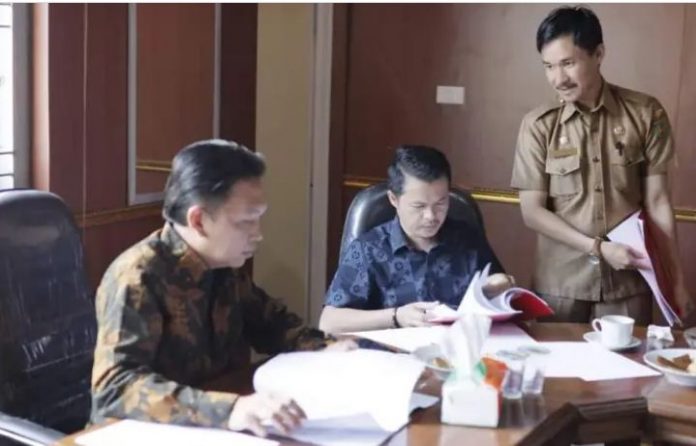 kOMISI I DPRD BS Bahas Hewan Ternak Komisi I DPRD Bengkulu Selatan saat melaksanaka rapat bersama Satpol PP dan Dinas Perpusda, Senin, 1 Agustus 2022, Foto: Dok
