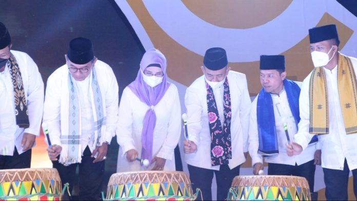 kapolda bengkulu saat hadiri festival tabut