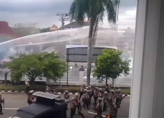 Aksi Unjuk Rasa Tolak Kenaikan BBM di Bengkulu Kembali Terjadi, Asap dan Batu Berhamburan
