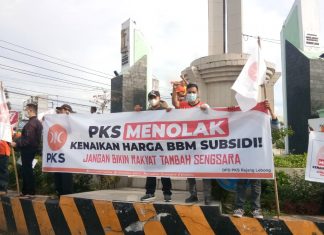 Ratusan Massa PKS Rejang Lebong Tolak BBM Naik dengan Aksi Flasmob di Jalanan