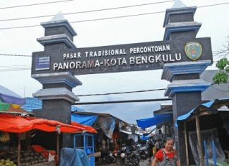 Pungutan di Dalam Pasar Panorama Resmi Pakai Karcis, Diluar Pasar Ilegal