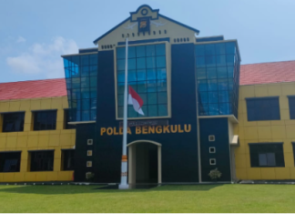 Kenang Peristiwa G30S/PKI, Polda Bengkulu Kibarkan Bendera Setengah Tiang