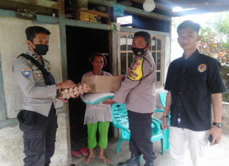 Giat Rutin Gerakan Sedekah Bersama, Polsek Kerkap Bagi-Bagi Paket Sembako di Dua Kecamatan