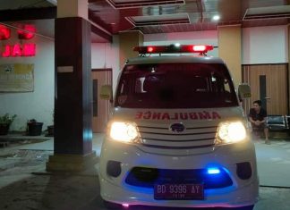 Warga Tak Punya BPJS, Ambulan Pemkot dan TIM UHJ Antarkan Sampai Ke RS
