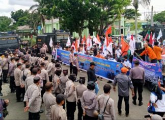 Ratusan Buruh FSPMI dan KSPI Bengkulu Aksi Demo di Kantor Gubernur, Ini Hasil Pertemuan Aksi