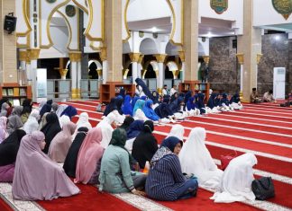 Maulid Nabi di Masjid Raya, Masyarakat Antusias Saksikan Tausyiah Ustadz Dani Hamdani