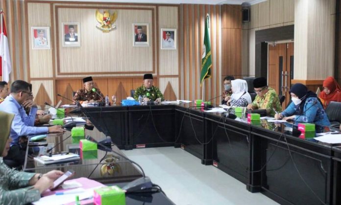Rapat pembahasan tindak lanjut aksi TPID Provinsi Bengkulu di Ruang Rapat Rafflesia Kantor Gubernur Bengkulu. Kamis, 24 November 2022