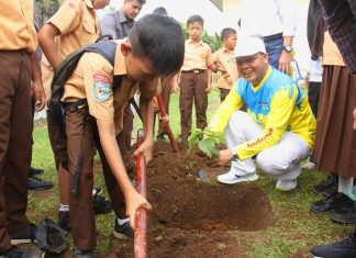 Tanamkan Kesadaran Lingkungan Sejak Dini, Gubernur Rohidin Lakukan Ini