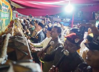 Gubernur Rohidin Mendadak ‘Nokok Dhol’ Malam Takbiran