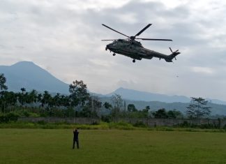 Helikopter TNI Test Landing dan Take Off Persiapan Presiden Jokowi ke Lebong