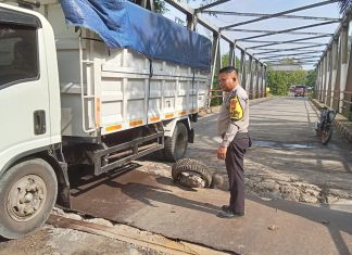 Jembatan Penghubung Batik Nau Amblas, Polisi Imbau Pengguna Jalan