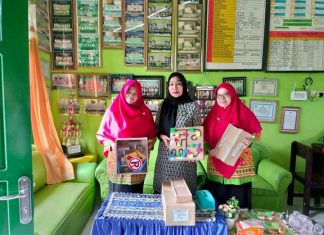 Bunda PAUD BU Serahkan Bantuan APE Sebagai Media Pembantu