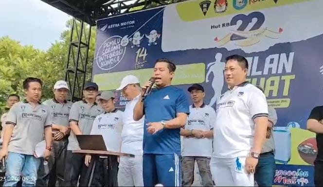 Bupati Lebong Kopli Ansori saat menghadiri Jalan Sehat