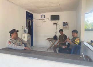 Tingkatkan Silaturahmi Bhabinkamtibmas Lakukan Sambang Dengan Sistem Door To Door