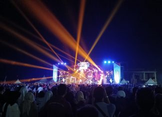 Band Kotak Berhasil Curi Perhatian Penonton Bazar UMKM Event Semarak Merah Putih