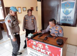 Kapolsek Batiknau Cek Kelengkapan Senpi Dinas