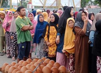 Masyarakat Kaur Serbu Pasar Murah