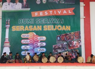 Penampilan Kesenian Suku Serawai Dindang Senandung Gunung Hibur Masyarakat Seluma