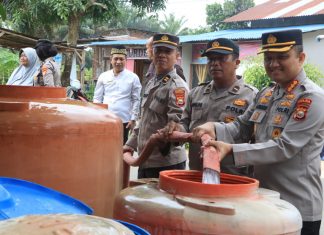 Bantu Warga Terdampak Kemarau, Polda Bengkulu Salurkan 5000 Liter Air Bersih