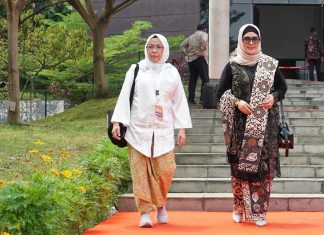 Terpancar Aurah Istri Gubernur Bengkulu Kenakan Kain Besurek di HBN 2023