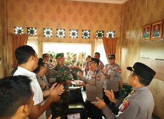 Kunjungi Denzipur 14 Ghana Badrika, Wakapolres Benteng: Selamat HUT ke-78 TNI