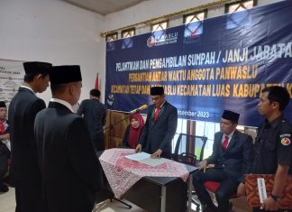 Bawaslu Lantik Dua Panwascam PAW di Kaur