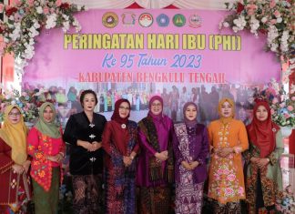 Peringatan Hari Ibu, GOW Kabupaten Bengkulu Tengah Gelar Fashion Show Kebaya Nasional