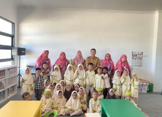 Tumbuhkan Minat Baca Sejak Dini, PAUD IT IQNUS Tais Kunjungi Perpustakaan Seluma