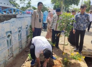 Himbauan KPU RI, KPPS Kota Bengkulu Tanam Pohon Untuk Reboisasi