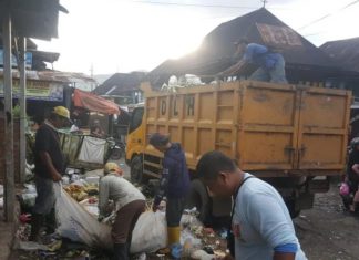 Dua Truk Angkut Sampah Tambahan DLH Rejang Lebong Mulai Beroperasi